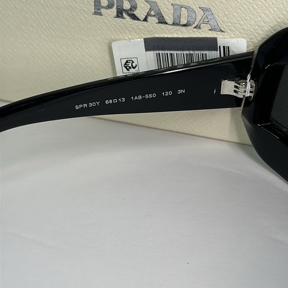 New Authentic Prada Runway SPR30Y-1AB-5S0 120 3N Sunglasses-Black - Picture 13 of 15